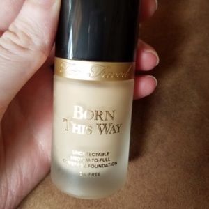 Too Faced Born This Way Foundation - Swan